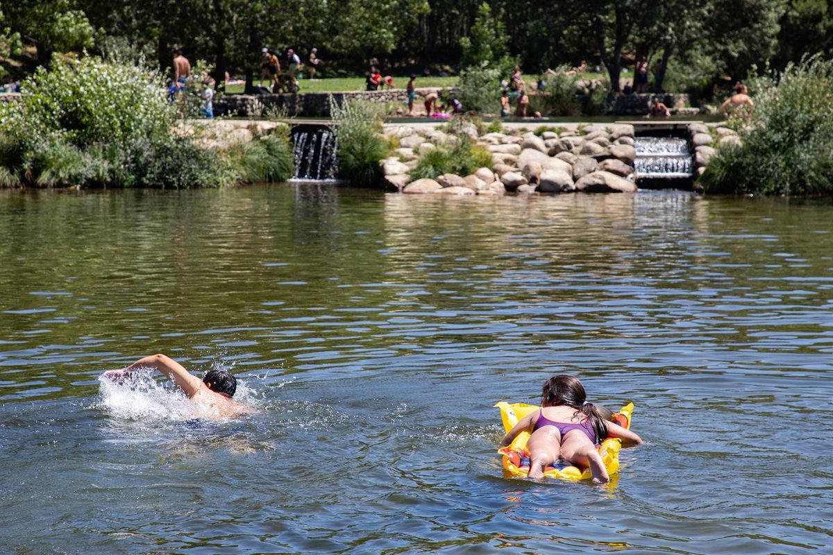 Se baigner dans les rivières et les lacs peut doubler le risque de problèmes cutanés : les plus fréquents