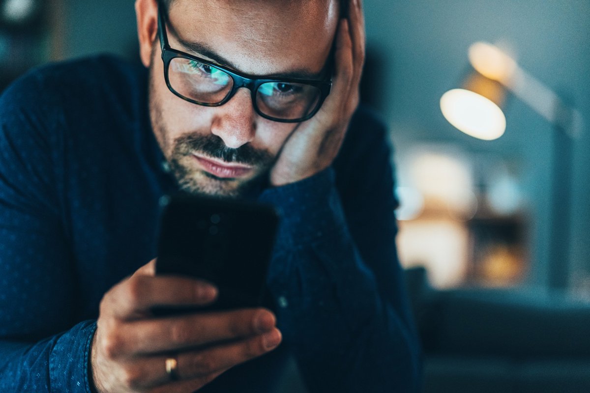 Regarder son smartphone nuit-il à la vue ?