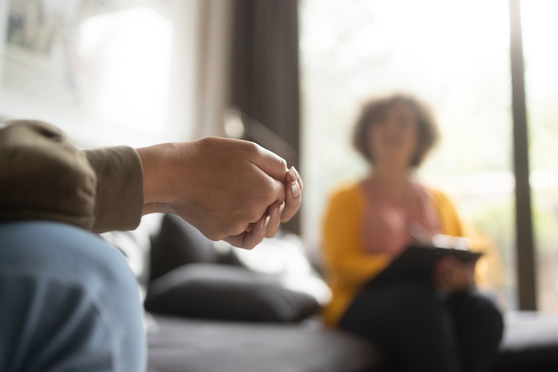 Quand un médecin dit que les symptômes sont dans la tête : l’impact sur les patients atteints de TNF